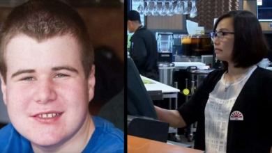Photo of Dad sends autistic son into restaurant to get take-out-menu, staff offers stunning treatment